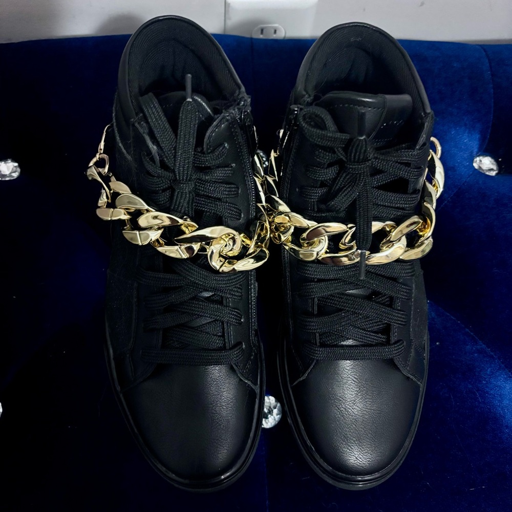 STYLE OUT in Aldo Gold Buckle Sneaker Size 7 Men (8.5 Women) NEW without tags
